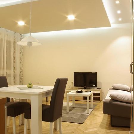 Square Studio Apartment Nis Exterior photo