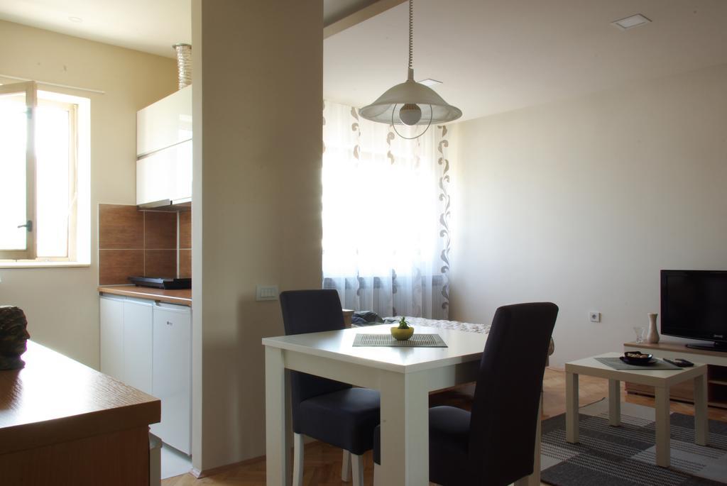 Square Studio Apartment Nis Exterior photo