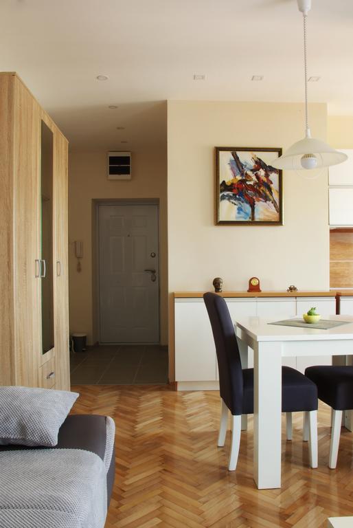 Square Studio Apartment Nis Exterior photo