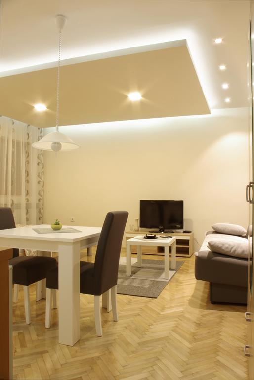 Square Studio Apartment Nis Exterior photo