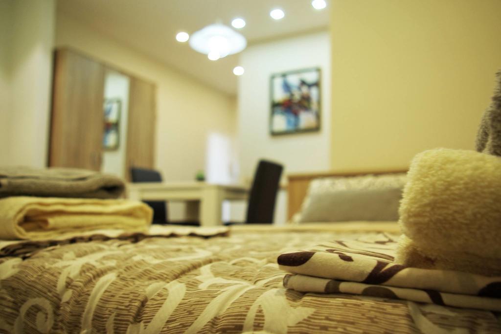 Square Studio Apartment Nis Exterior photo